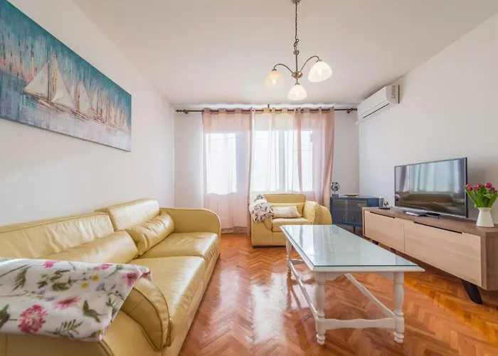 Miss Violet Apartment