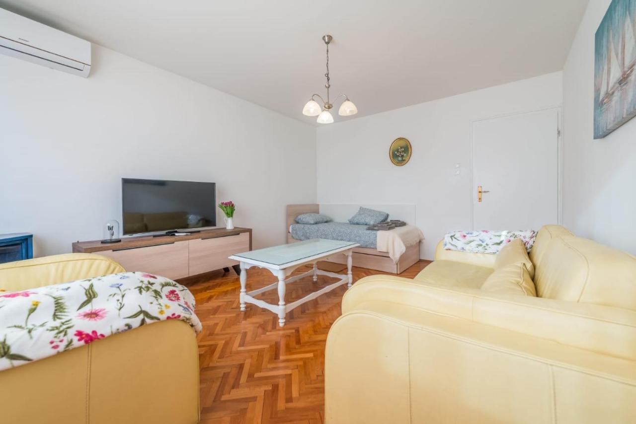 Miss Violet Apartment *